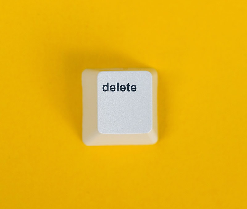 An illustrative image of a delete keyboard button, representing wiping a hard drive.