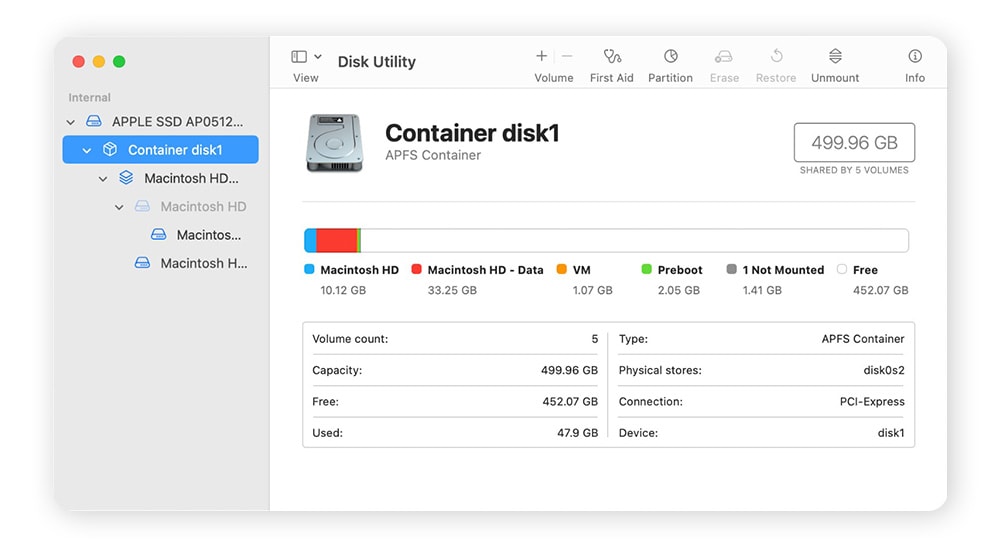 Selecting a hard drive in Disk Utility to check its S.M.A.R.T. status.
