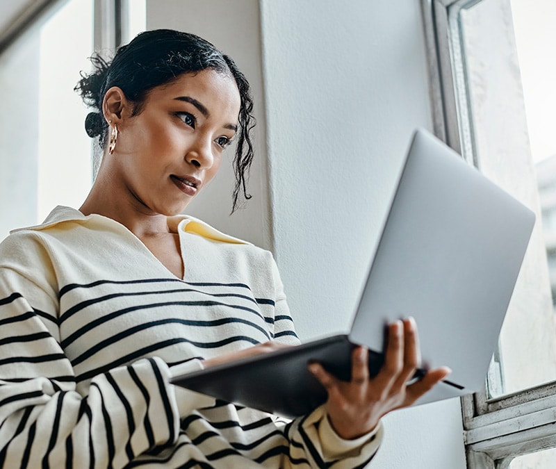 A person on their laptop learns how to delete their X account.