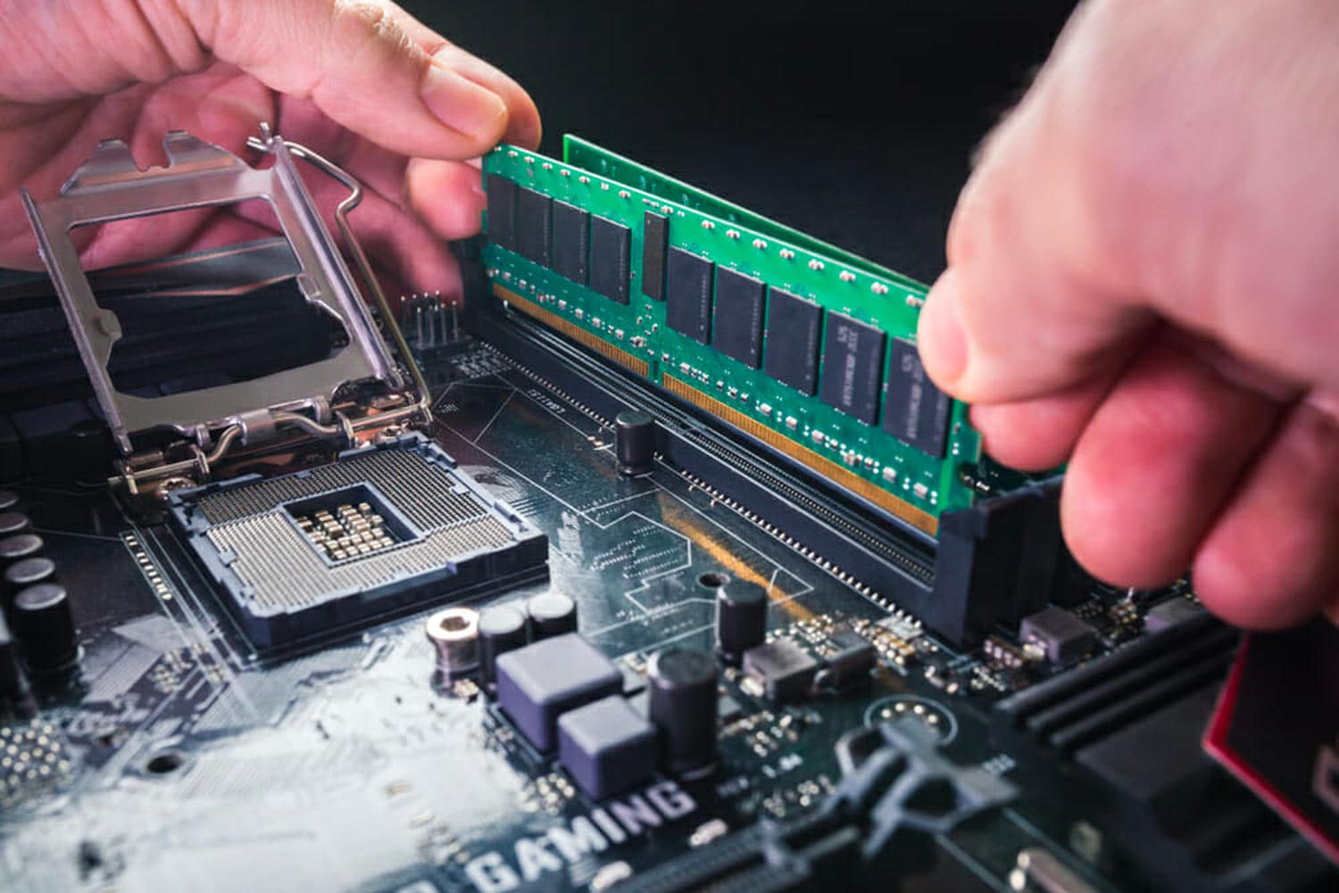 How to Upgrade RAM on a PC, Installing RAM