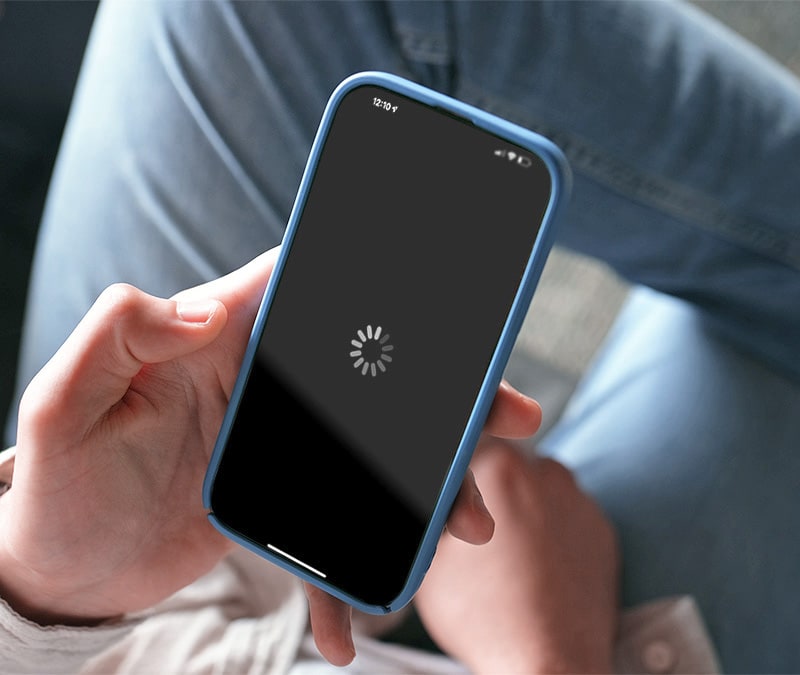 Detail of a buffering iPhone in a man’s hands.