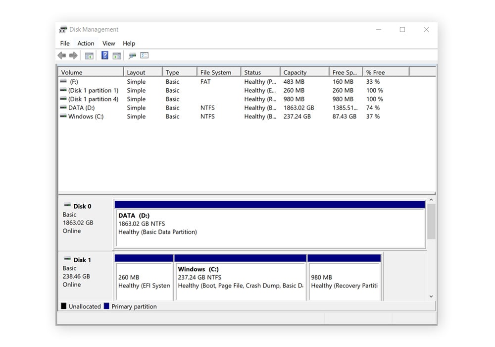 Selecting a disk to format in the Windows Disk Management utility.